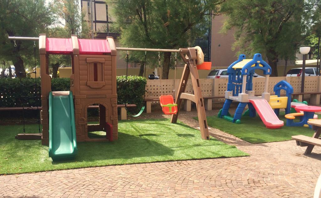 Hotel Nettuno Pesaro Eksteriør billede