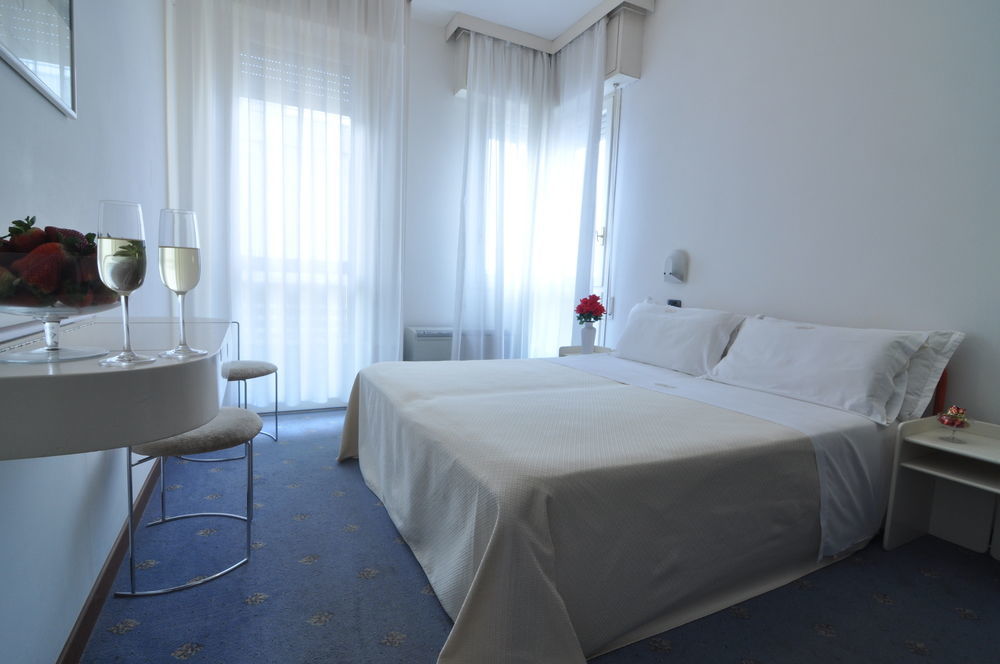 Hotel Nettuno Pesaro Eksteriør billede