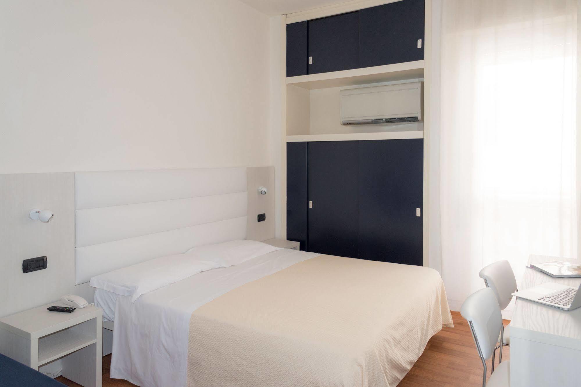 Hotel Nettuno Pesaro Eksteriør billede