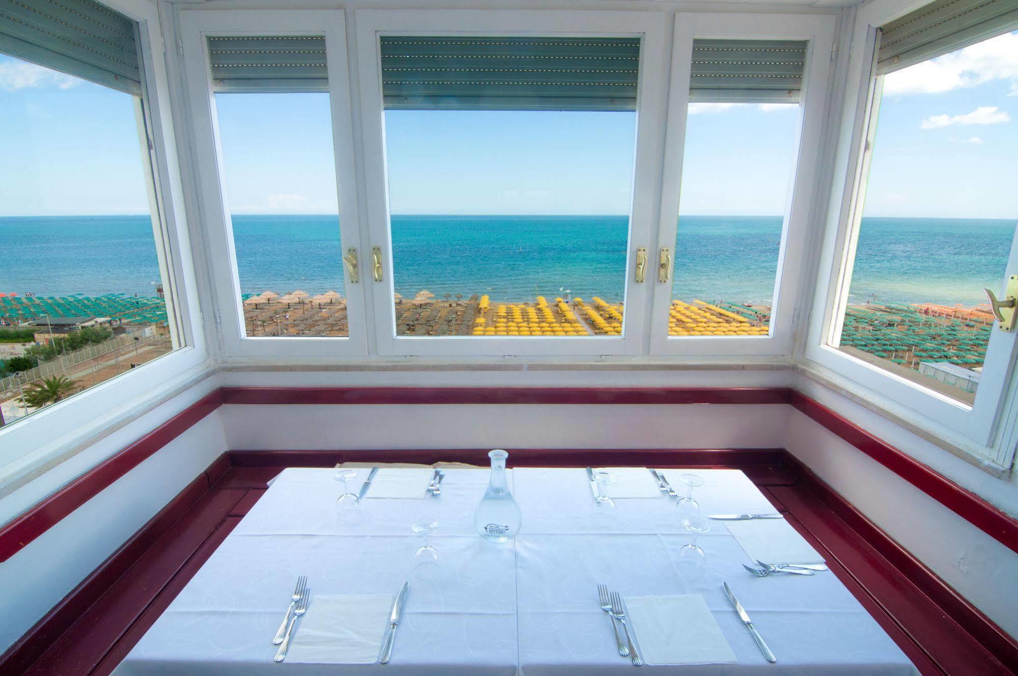 Hotel Nettuno Pesaro Eksteriør billede